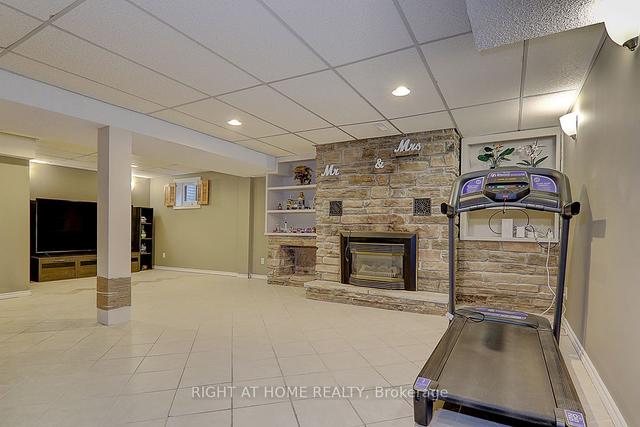 60 Sonmore Dr, House detached with 4 bedrooms, 3 bathrooms and 5 parking in Toronto ON | Image 24