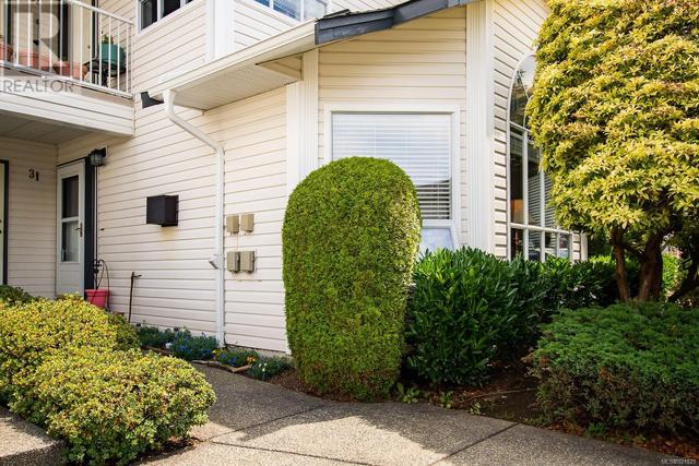 31 - 6245 Blueback Rd, House attached with 2 bedrooms, 2 bathrooms and 1 parking in Nanaimo BC | Card Image