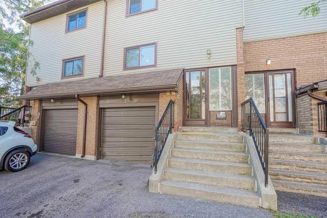 25 Carleton Pl, Townhouse with 3 bedrooms, 3 bathrooms and 1 parking in Brampton ON | Image 2