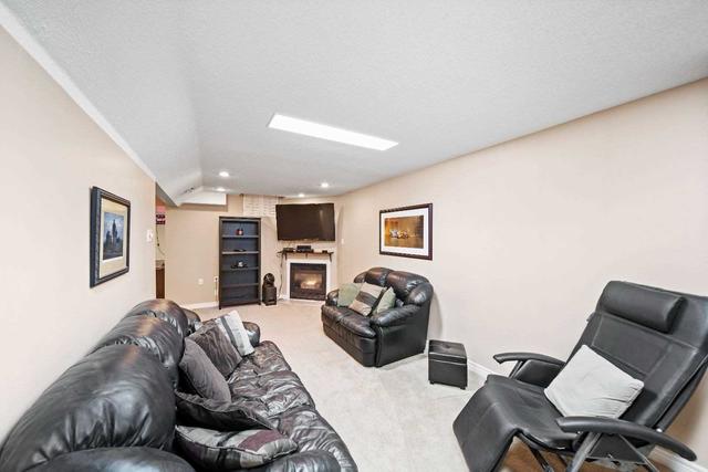 58 Pae Dr, House detached with 3 bedrooms, 4 bathrooms and 4 parking in Barrie ON | Image 2
