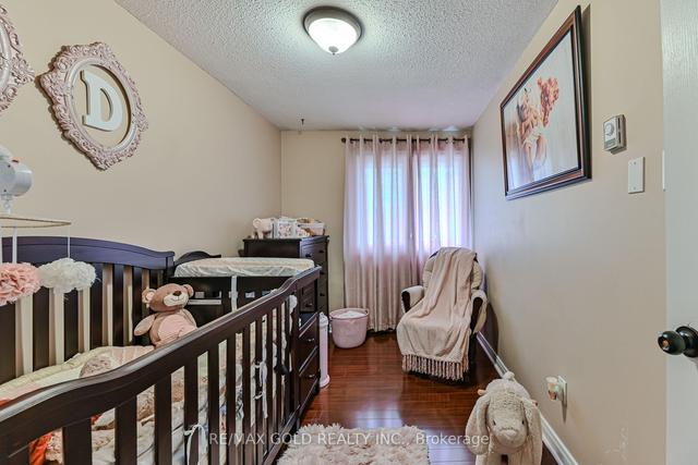 21 Hapsburg Sq, House detached with 3 bedrooms, 2 bathrooms and 4 parking in Brampton ON | Image 17