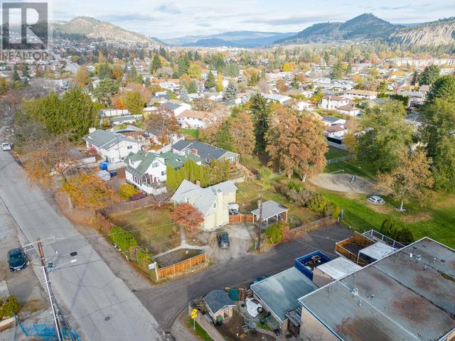 1485 Highland Drive S, House detached with 3 bedrooms, 2 bathrooms and 5 parking in Kelowna BC | Image 2