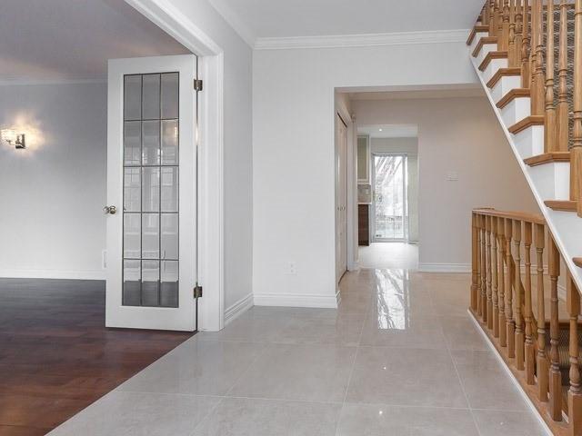 2 Redthorn Crt, House detached with 4 bedrooms, 4 bathrooms and 4 parking in Toronto ON | Image 30