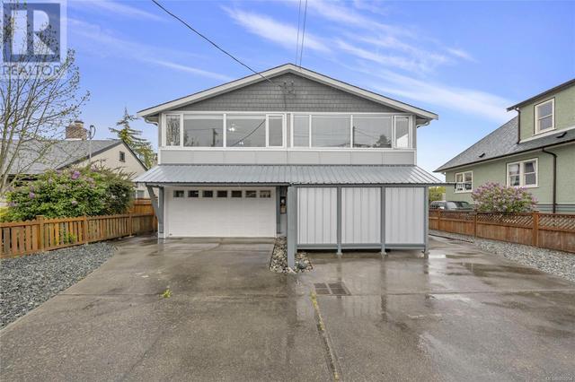 1742 Kings Rd, House detached with 3 bedrooms, 3 bathrooms and 3 parking in Victoria BC | Card Image