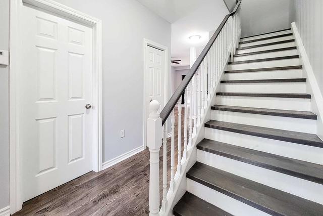 1035 Vansickle Rd N, House semidetached with 3 bedrooms, 4 bathrooms and 3 parking in St. Catharines ON | Image 2