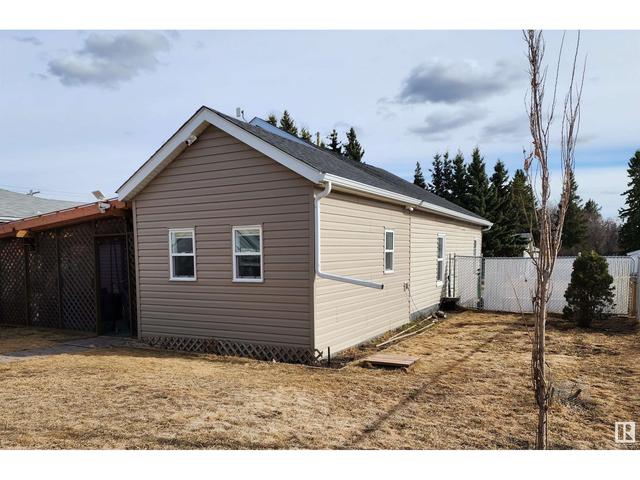 5122 52 Av, House detached with 2 bedrooms, 1 bathrooms and 4 parking in Elk Point AB | Image 49
