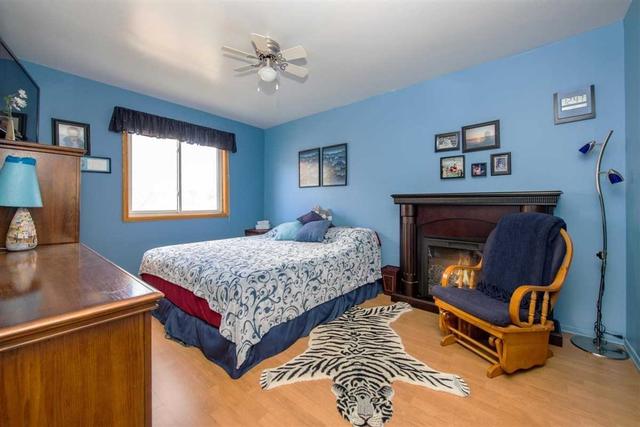 2 Springdale Dr, House detached with 3 bedrooms, 2 bathrooms and 5 parking in Barrie ON | Image 8
