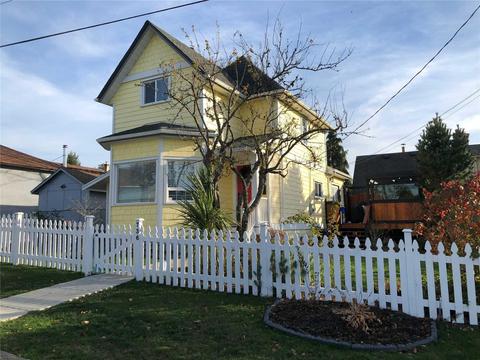 736 Powderly Ave, House detached with 2 bedrooms, 2 bathrooms and null parking in Victoria BC | Card Image