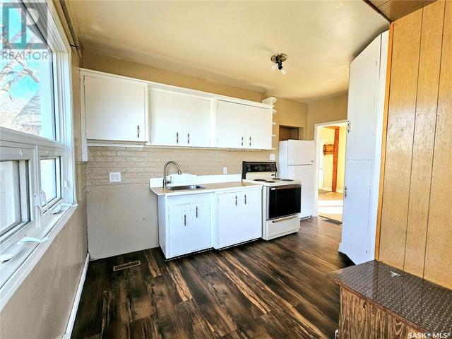 328 6th Avenue Nw, House detached with 2 bedrooms, 1 bathrooms and null parking in Swift Current SK | Image 8