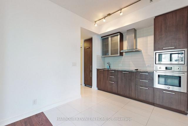 1205 - 14 York St, Condo with 2 bedrooms, 2 bathrooms and 1 parking in Toronto ON | Image 10