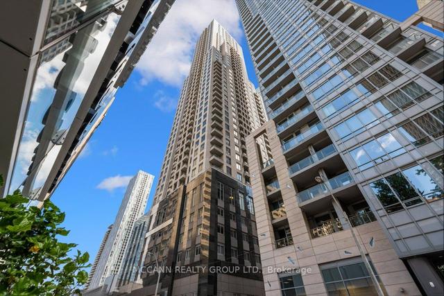 2703 - 35 Balmuto St, Condo with 1 bedrooms, 1 bathrooms and 1 parking in Toronto ON | Image 1