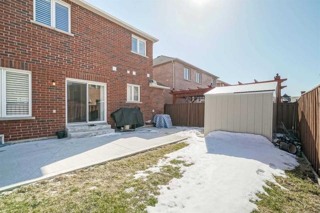 14 Huntspoint Dr, House detached with 4 bedrooms, 4 bathrooms and 7 parking in Brampton ON | Image 35