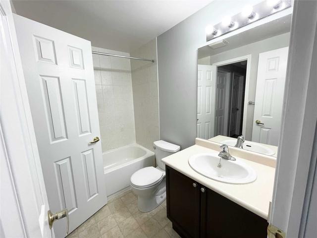 67 Goodwin Dr, House attached with 3 bedrooms, 2 bathrooms and 3 parking in Barrie ON | Image 5
