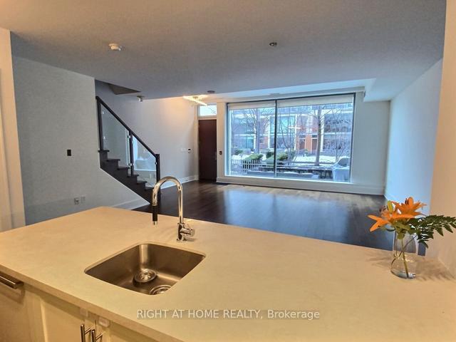 th122 - 39 Queens Quay E, Townhouse with 2 bedrooms, 3 bathrooms and 1 parking in Toronto ON | Image 1