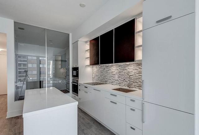 605 - 32 Davenport Rd W, Condo with 2 bedrooms, 2 bathrooms and 1 parking in Toronto ON | Image 4