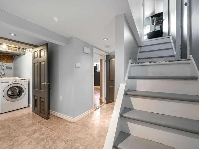 482 Lauder Ave, House detached with 3 bedrooms, 2 bathrooms and 3 parking in Toronto ON | Image 11