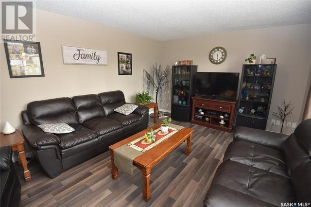 120 5th Street E, House detached with 4 bedrooms, 2 bathrooms and null parking in Nipawin SK | Image 11
