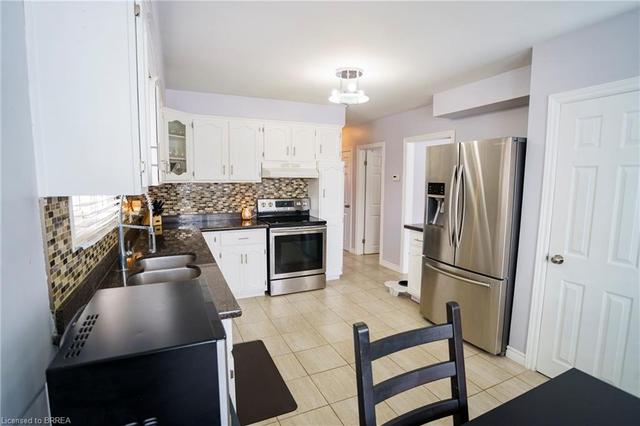 45 Buckingham Street, House detached with 2 bedrooms, 1 bathrooms and 6 parking in Brantford ON | Image 6