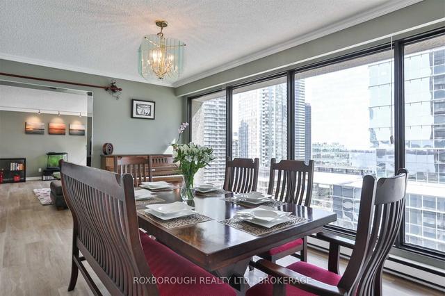 1318 - 55 Harbour Sq, Condo with 2 bedrooms, 2 bathrooms and 1 parking in Toronto ON | Image 33