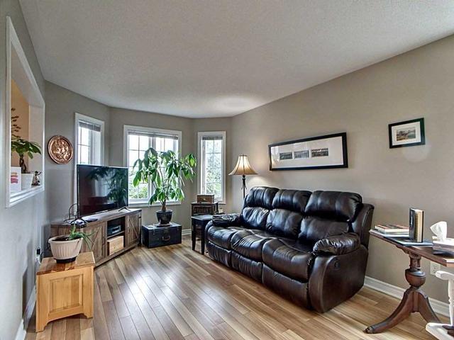61 Hanmer St, House detached with 3 bedrooms, 2 bathrooms and 4 parking in Barrie ON | Image 12
