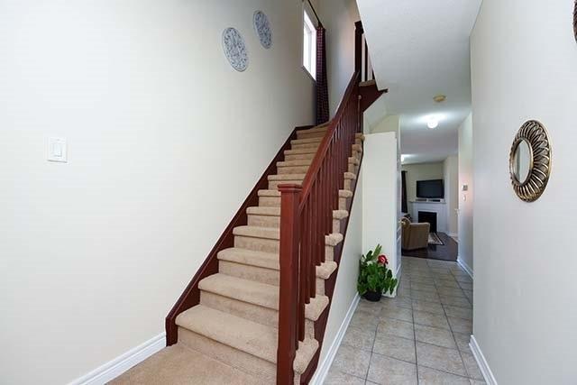 104 Rocky Point Cres, House semidetached with 3 bedrooms, 3 bathrooms and 2 parking in Brampton ON | Image 3