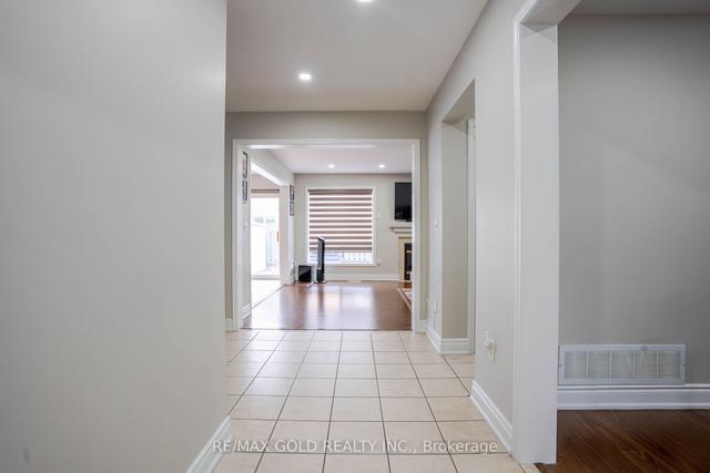 8 Upshall Rd, House detached with 4 bedrooms, 4 bathrooms and 6 parking in Brampton ON | Image 37