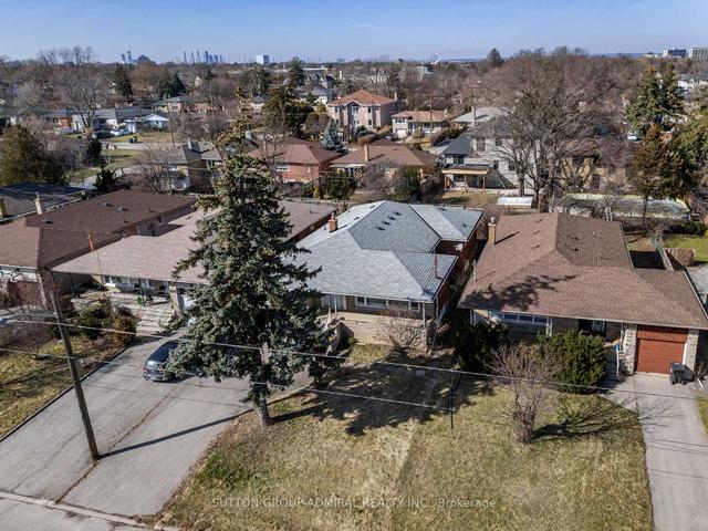162 Searle Ave, House detached with 4 bedrooms, 3 bathrooms and 5 parking in Toronto ON | Image 5