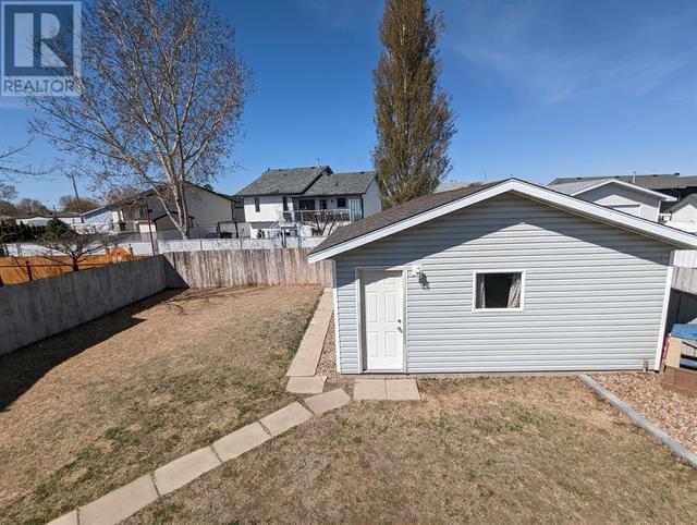 2304 7 Avenue Ne, House detached with 3 bedrooms, 2 bathrooms and 3 parking in Medicine Hat AB | Image 30