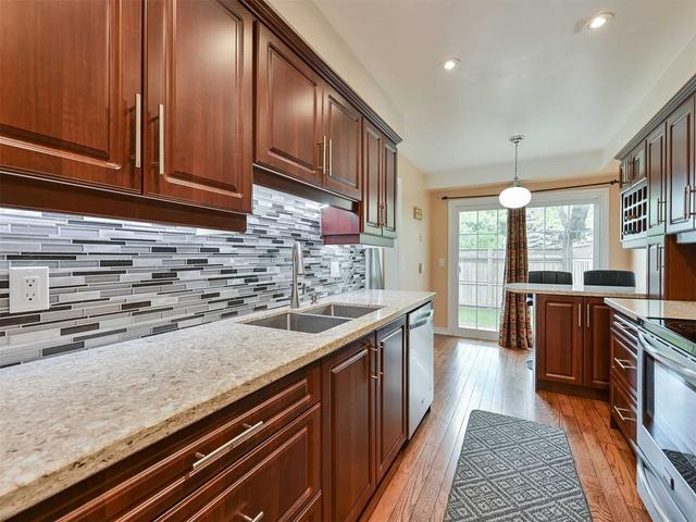 24 Lancewood Cres, Townhouse with 3 bedrooms, 4 bathrooms and 2 parking in Brampton ON | Image 13