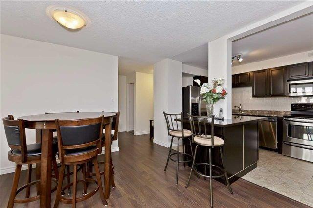 909 - 1300 Mississauga Valley Blvd, Condo with 2 bedrooms, 2 bathrooms and 1 parking in Mississauga ON | Image 2