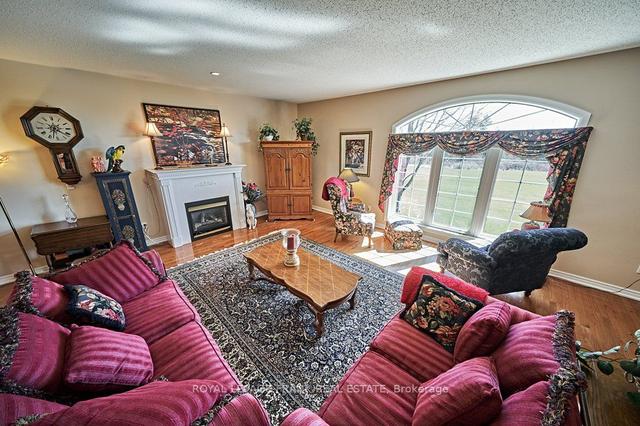 10 Crescent Moon Lane, House detached with 2 bedrooms, 3 bathrooms and 8 parking in Kawartha Lakes ON | Image 13