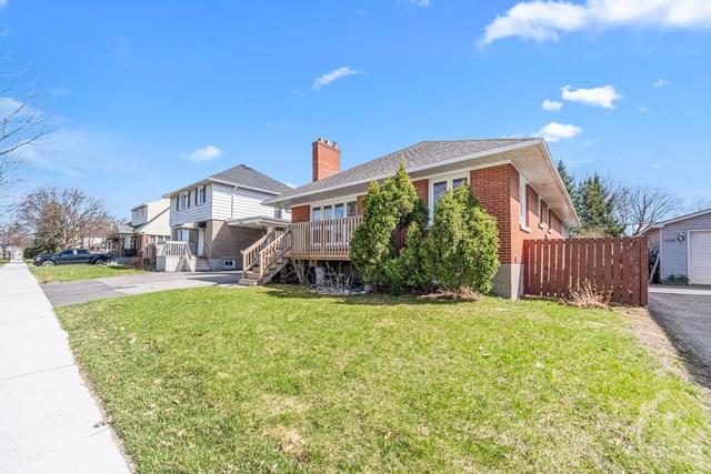 542 Donald Street, House detached with 4 bedrooms, 2 bathrooms and 4 parking in Ottawa ON | Image 2