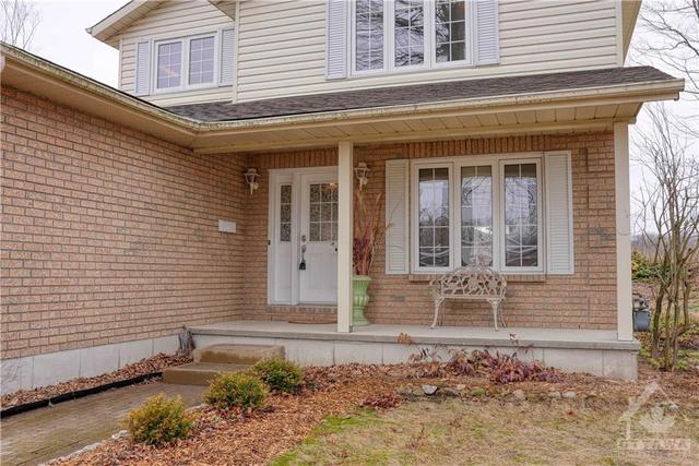 388 Brock Street, House detached with 3 bedrooms, 3 bathrooms and 2 parking in Brockville ON | Image 3