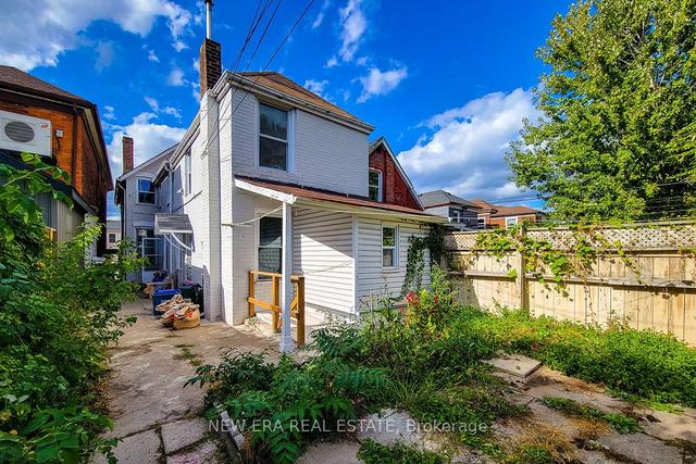 244 Wellington St N, House detached with 5 bedrooms, 2 bathrooms and 2 parking in Hamilton ON | Image 5
