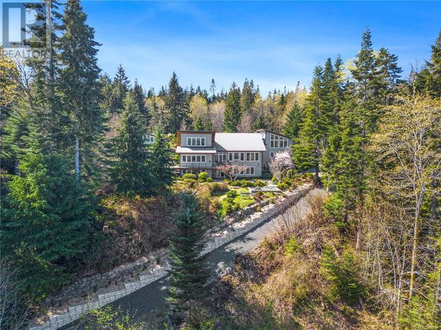 6520 Eagles Dr, House detached with 5 bedrooms, 5 bathrooms and 8 parking in Comox Valley C (Puntledge   Black Creek) BC | Image 3