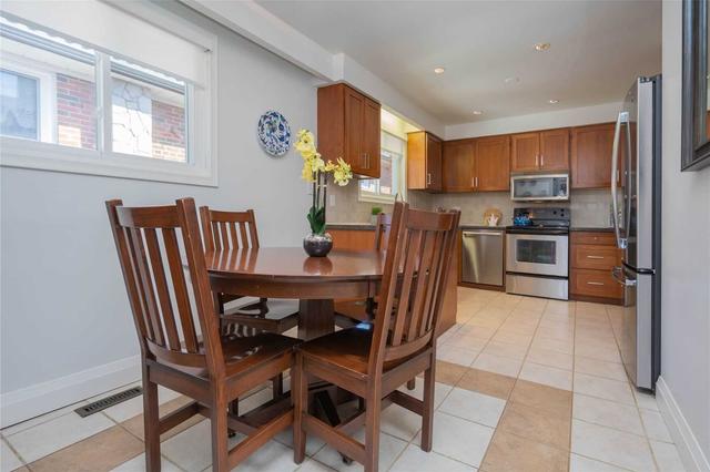 33 Fulbert Cres, House detached with 3 bedrooms, 3 bathrooms and 4 parking in Toronto ON | Image 37