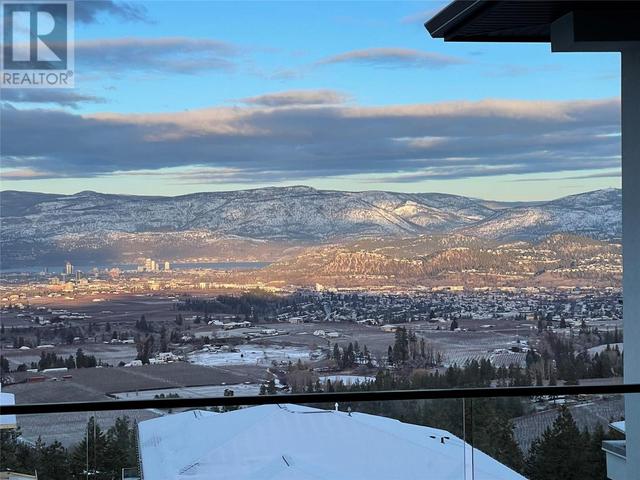 2232 Tramonto Court, House detached with 4 bedrooms, 3 bathrooms and 2 parking in Kelowna BC | Image 2