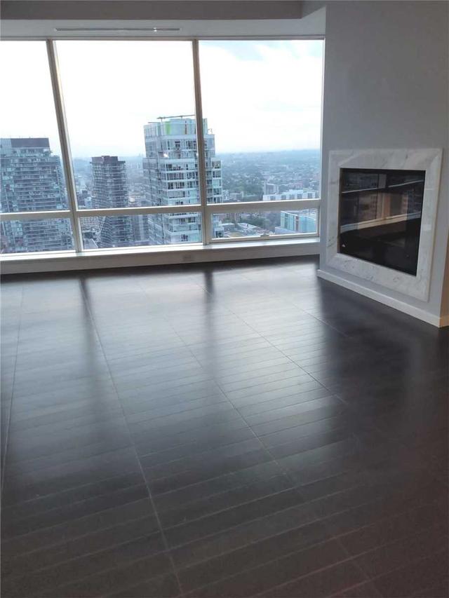 4204 - 180 University Ave, Condo with 1 bedrooms, 1 bathrooms and 1 parking in Toronto ON | Image 12