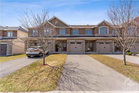 233 Gossamer Street, Townhouse with 3 bedrooms, 3 bathrooms and 3 parking in Ottawa ON | Card Image