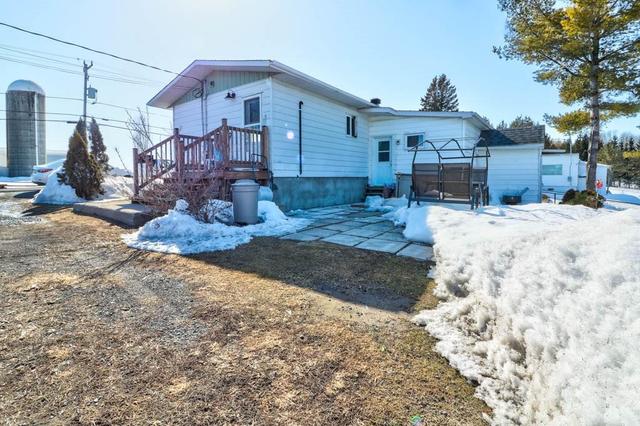 2145 Principale Street, House detached with 2 bedrooms, 1 bathrooms and 3 parking in East Hawkesbury ON | Image 12