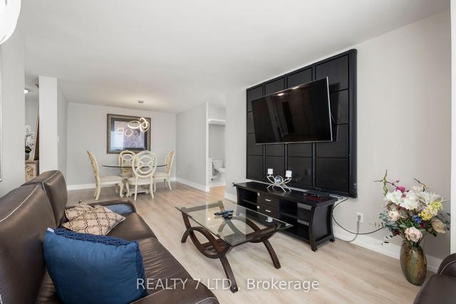 909 - 120 Promenade Circ, Condo with 2 bedrooms, 2 bathrooms and 2 parking in Vaughan ON | Image 2