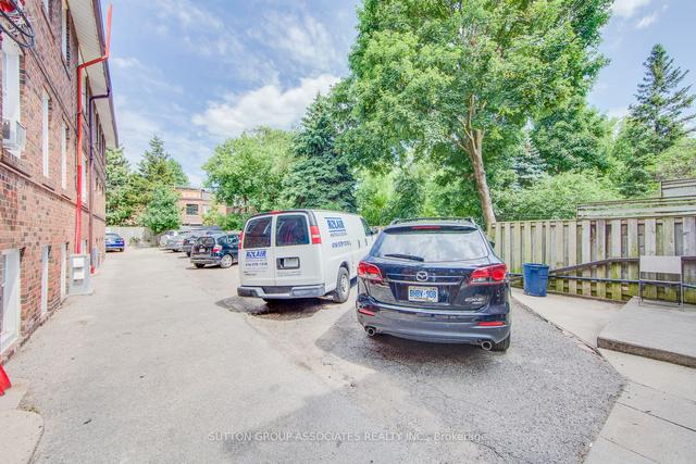 upper - 229 Howland Ave, House semidetached with 3 bedrooms, 2 bathrooms and 1 parking in Toronto ON | Image 10