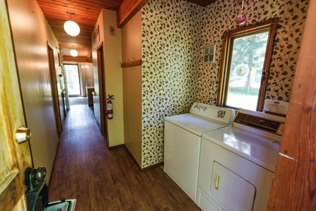 240 Bryan Road, House detached with 3 bedrooms, 2 bathrooms and null parking in Central Kootenay E BC | Image 9