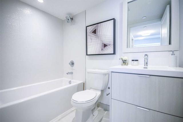 121 - 80 Vanauley St, Condo with 2 bedrooms, 3 bathrooms and 1 parking in Toronto ON | Image 26