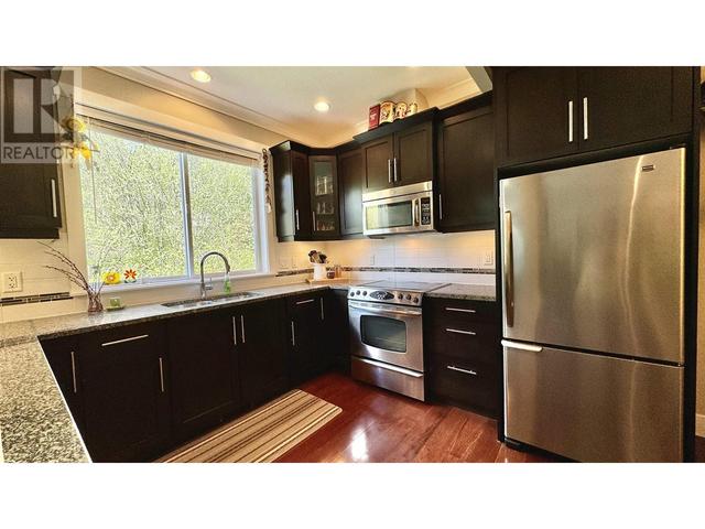 4 - 11384 Burnett Street, House attached with 3 bedrooms, 3 bathrooms and 2 parking in Maple Ridge BC | Image 4