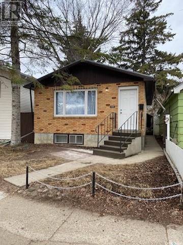 1505 E Avenue N, House detached with 3 bedrooms, 2 bathrooms and null parking in Saskatoon SK | Image 2
