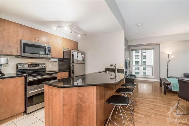 1009 - 200 Rideau Street, Condo with 2 bedrooms, 2 bathrooms and null parking in Ottawa ON | Image 2