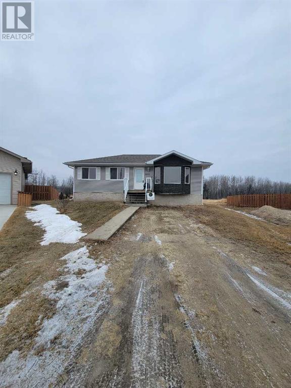 5213 - 52 A Avenue, House detached with 3 bedrooms, 1 bathrooms and 4 parking in Valleyview AB | Image 2
