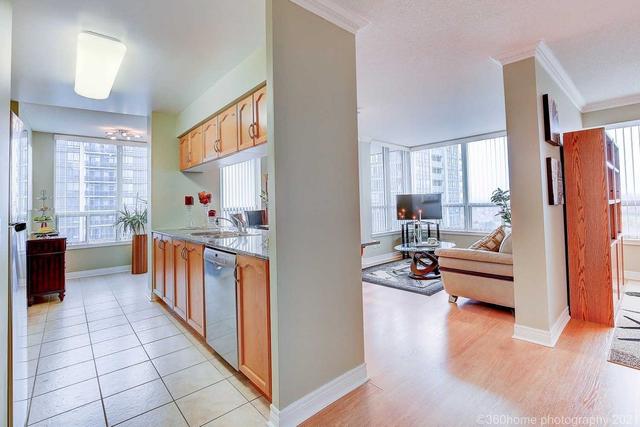 1012 - 50 Disera Dr, Condo with 3 bedrooms, 2 bathrooms and 2 parking in Vaughan ON | Image 28