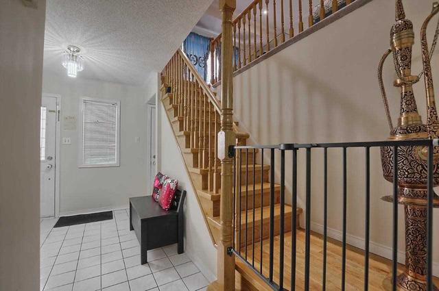 8 Langdale Cres, House attached with 3 bedrooms, 4 bathrooms and 4 parking in Brampton ON | Image 37